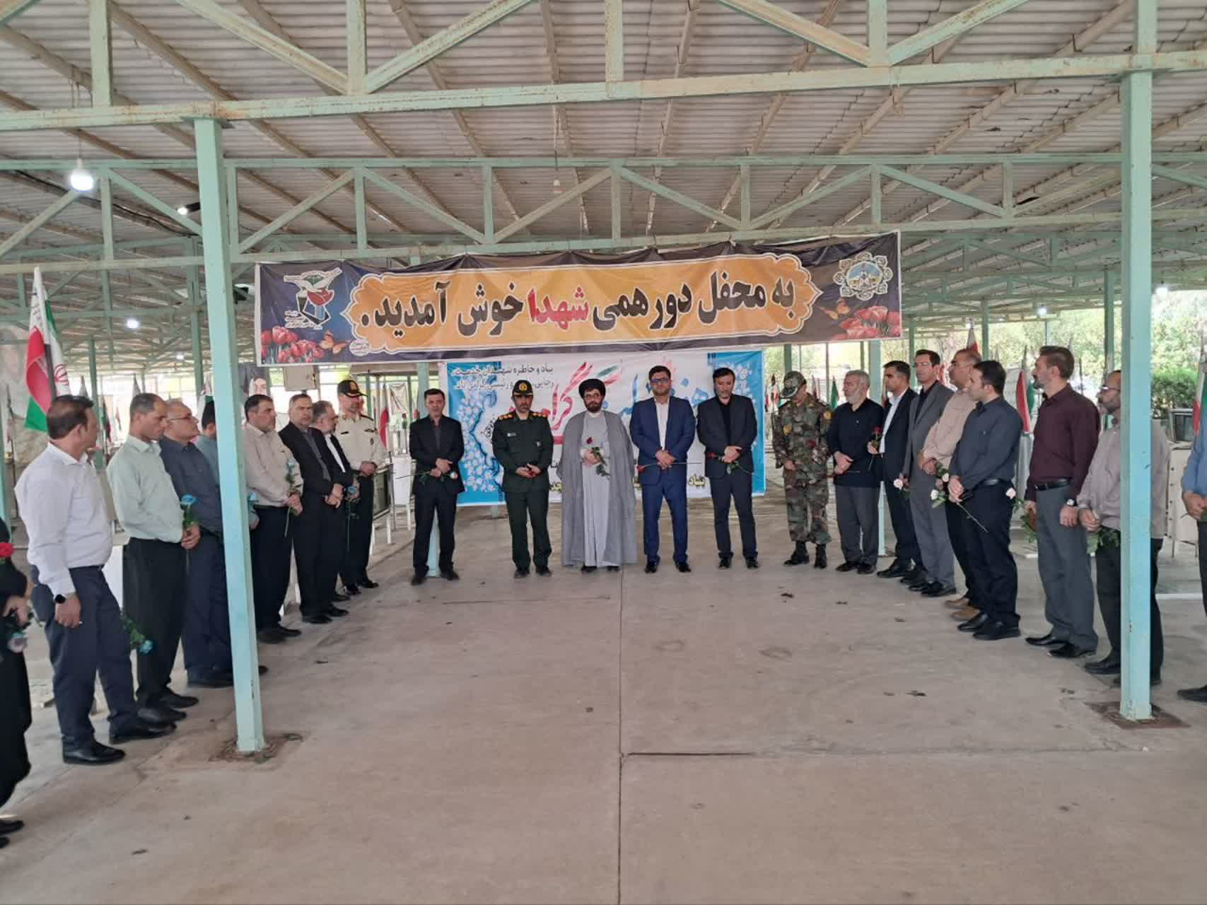 حضور سرپرست اداره کل امورعشایر خوزستان در آیین غبارروبی گلزار شهدا در اولین روز هفته دولت